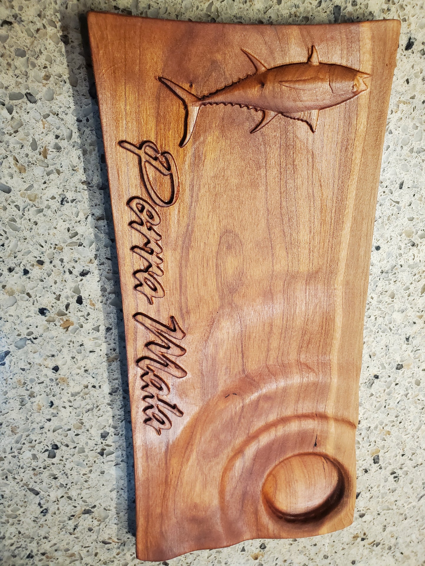 Small 'ripple' sushi tray in solid cherry with yellowfin tuna